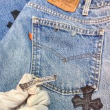 クロムハーツ リーバイス デニム修理 スクロールラベルが外れた取れた場合もご安心ください！