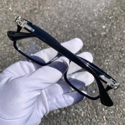 クロムハーツメガネカスタム RUMPLEFORESKIN ダガーダイヤ完成!