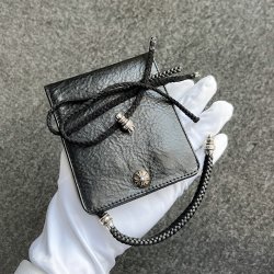 クロムハーツの革紐(レザーブレード)修理もお任せください!切れても元通りに修復可能です♪
