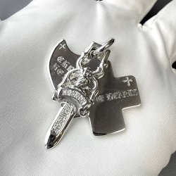 真っ黒な人気ペンダントをダイヤ加工+ホワイトゴールド仕上げに