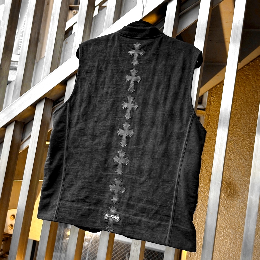 CHROME HEARTS パパベスト レザークロスパッチの背面デザイン。